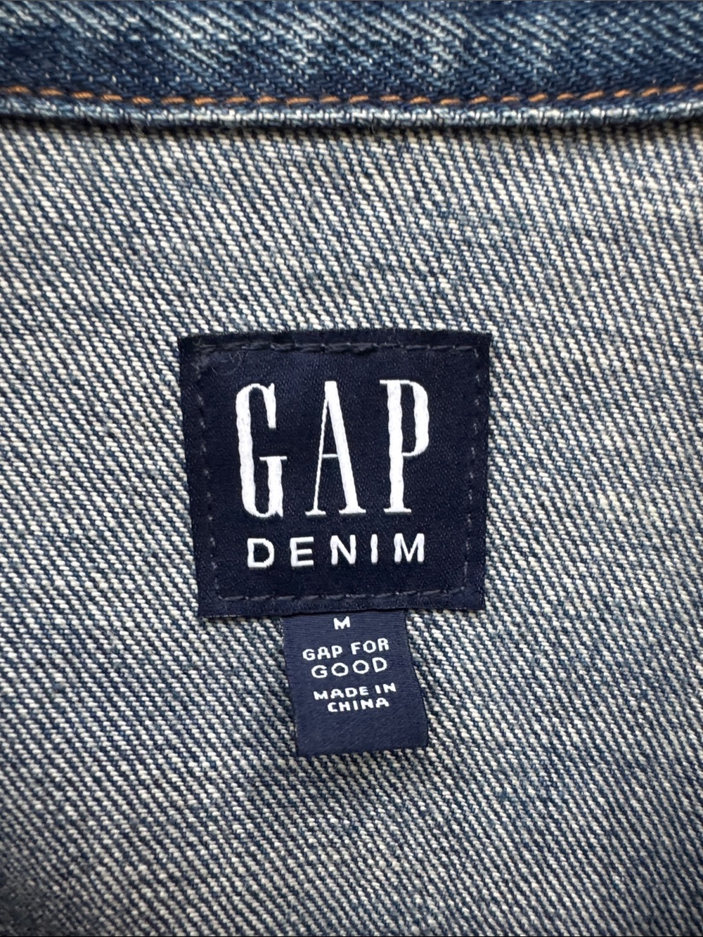 Gap Denim Jacket Men’s Medium Blue Trucker Jean Jacket Button Front Long Sleeve - Picture 3 of 10